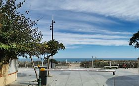 Appartement Refait A Neuf, Climatise Avec Vue Mer Et Montagne, Avec Place De Parking Privative